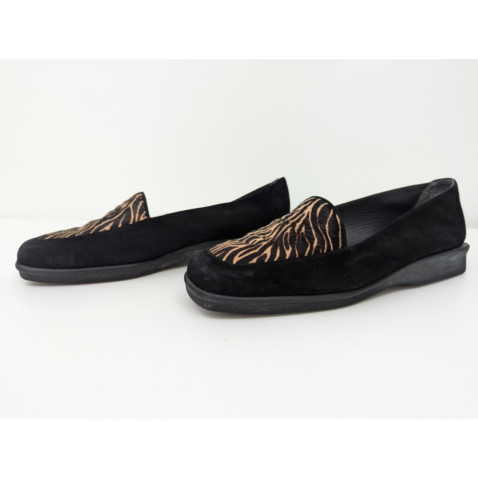 Vtg Euc Stuart Weitzman Size 8.5 Black Animal Print Loafers W 100% Rubber Sole